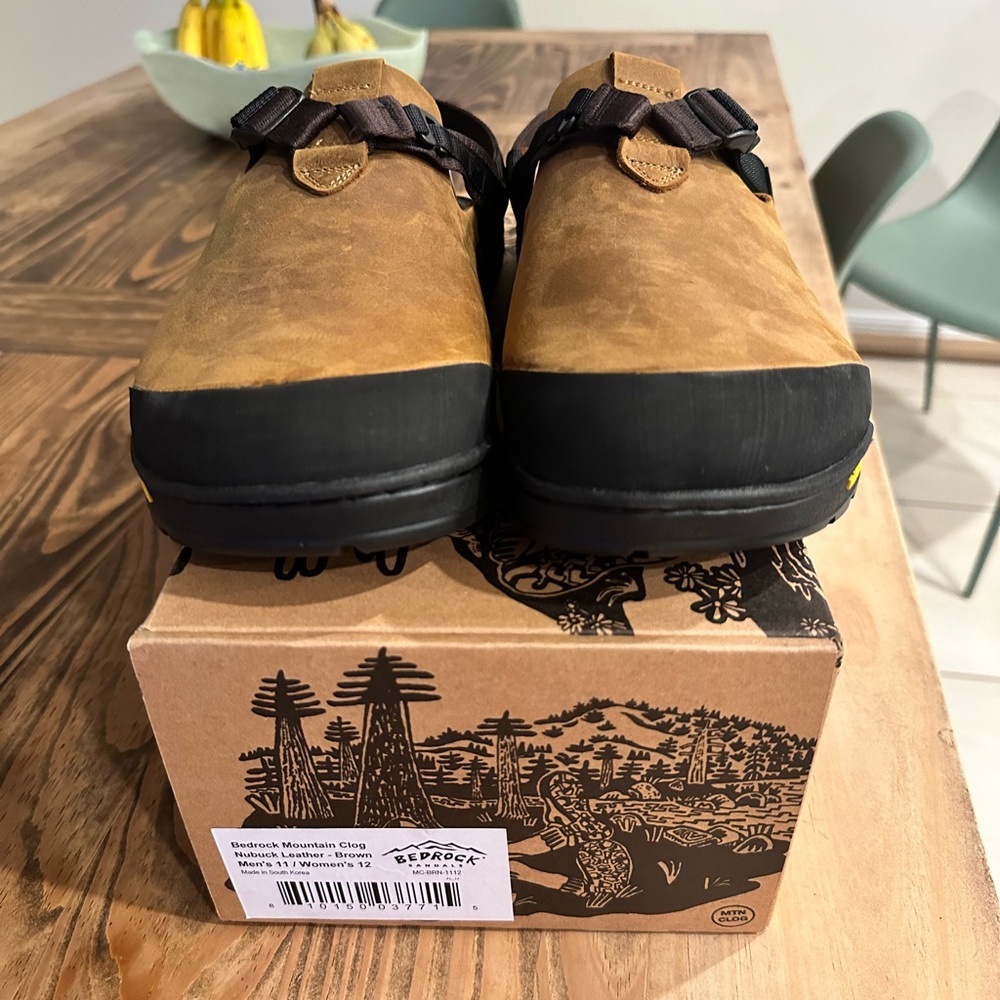 Bedrock Mountains Clog nubuck leather brown M11/W12
